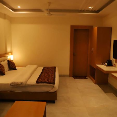 Hotel Ananda Castle Vrindāvan Esterno foto