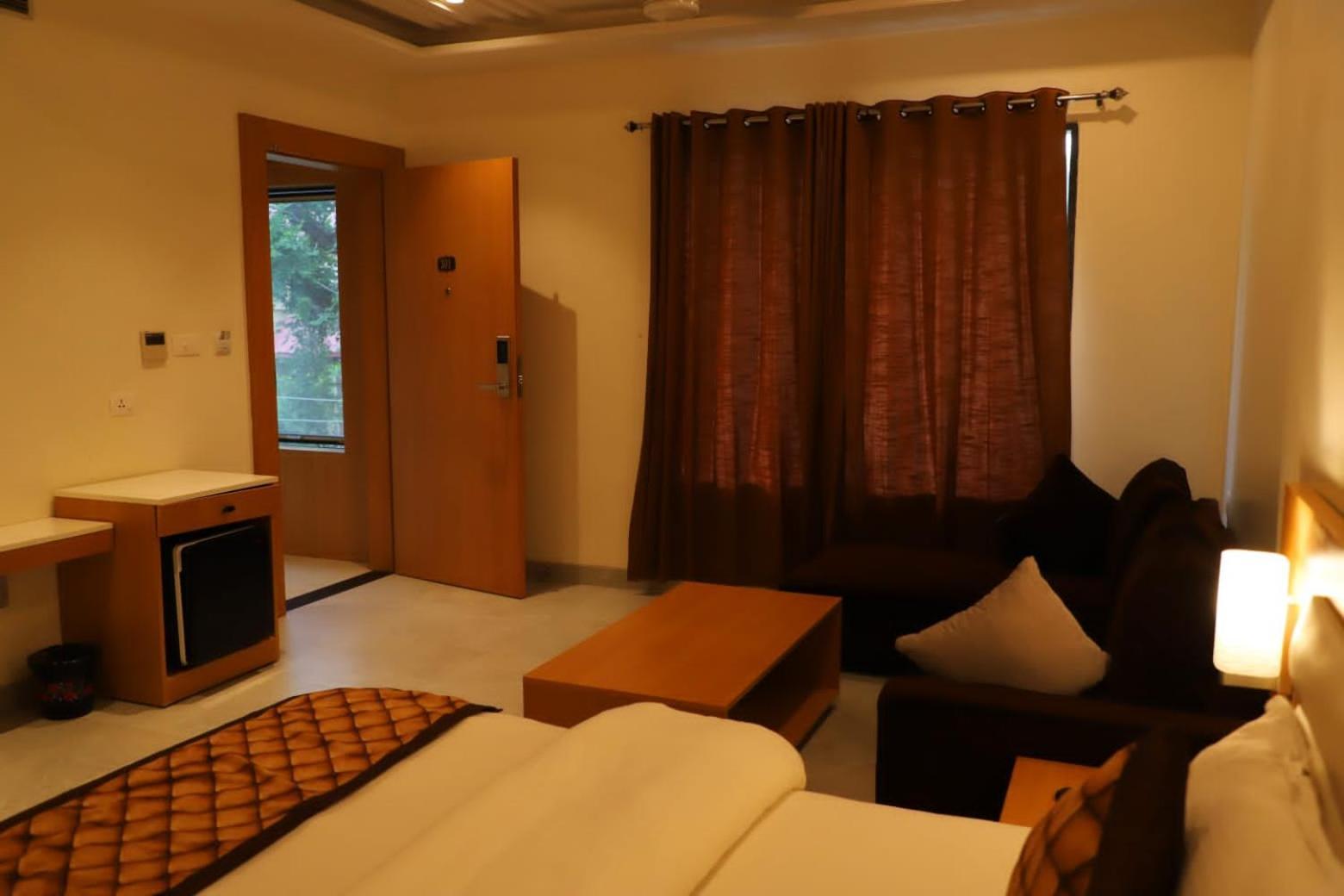 Hotel Ananda Castle Vrindāvan Esterno foto