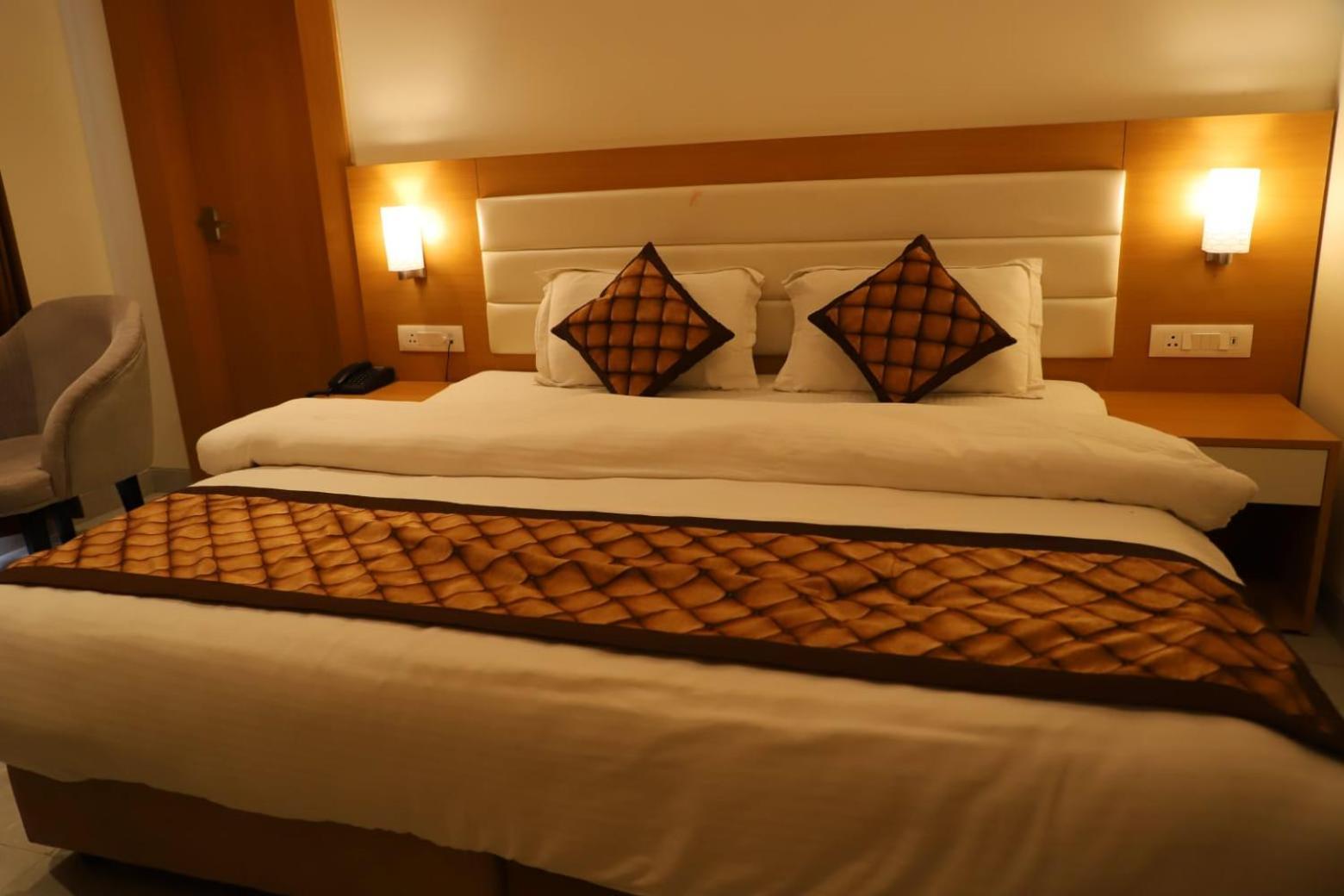 Hotel Ananda Castle Vrindāvan Esterno foto
