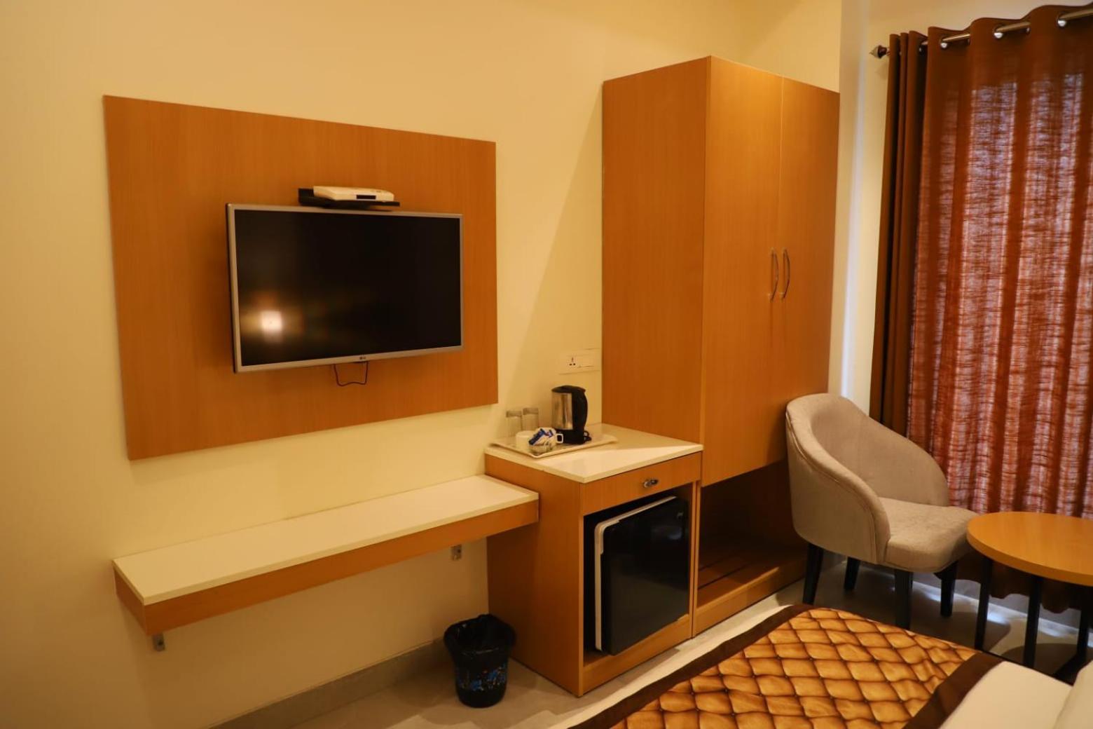 Hotel Ananda Castle Vrindāvan Esterno foto