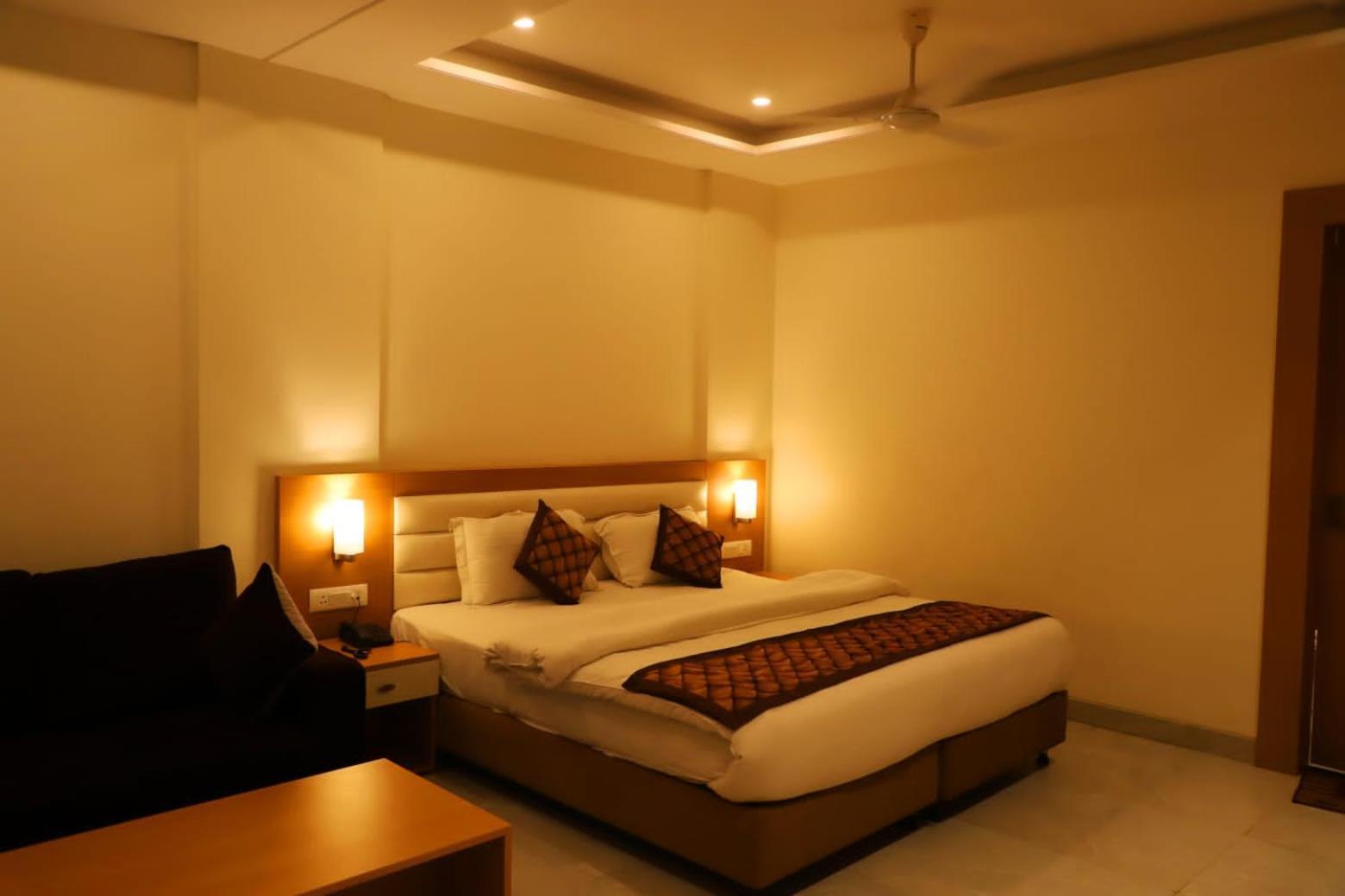 Hotel Ananda Castle Vrindāvan Esterno foto